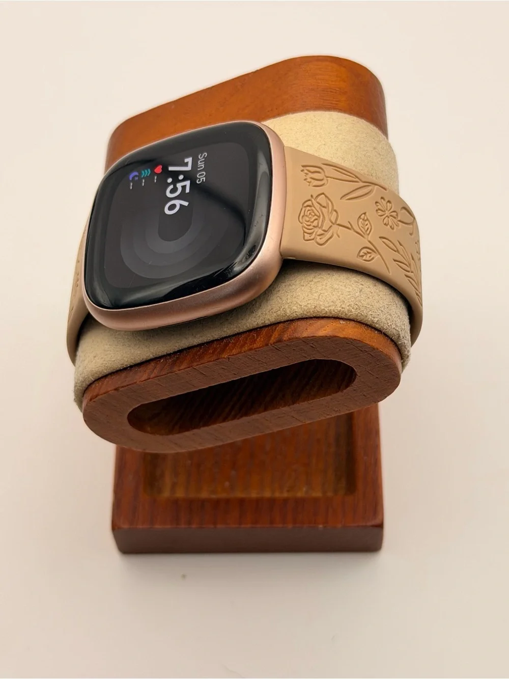 Fitbit Versa 4, Tested, Very Good, Rose Gold, Charger Included, Smartwatch